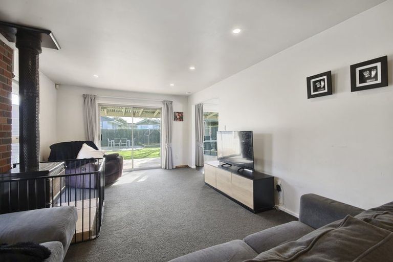 Photo of property in 24 Woodend Road, Woodend, 7610