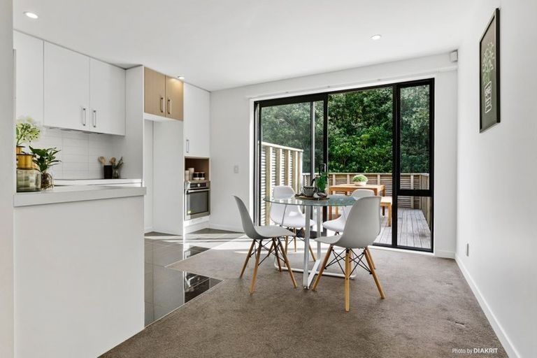 Photo of property in 19/8 Thatcher Crescent, Crofton Downs, Wellington, 6035