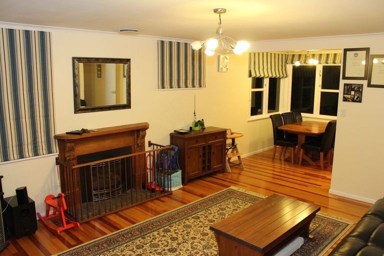 Photo of property in 6 Warren Street, Paparangi, Wellington, 6037