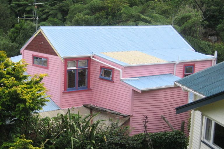 Photo of property in 8 Albemarle Road, Northland, Wellington, 6012