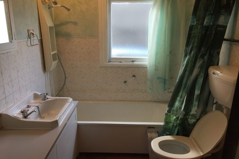 Photo of property in 63 Queens Drive, Lyall Bay, Wellington, 6022