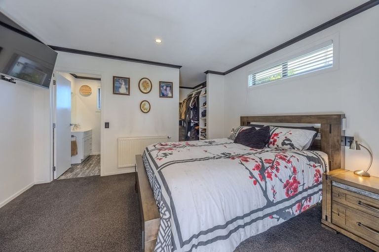 Photo of property in 10 Jack Young Place, Albert Town, Wanaka, 9305