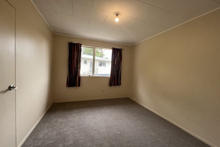 Photo of property in 19 Glenfinn Place, Massey, Auckland, 0614