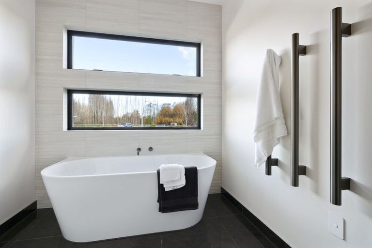 Photo of property in 5 Oakbridge Boulevard, Marshland, Christchurch, 8051