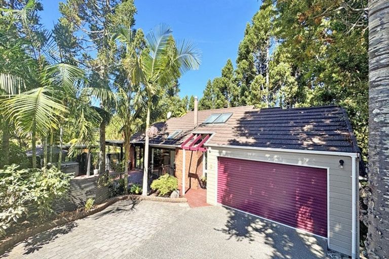 Photo of property in 11 Fitzpatrick Place, Chatswood, Auckland, 0626
