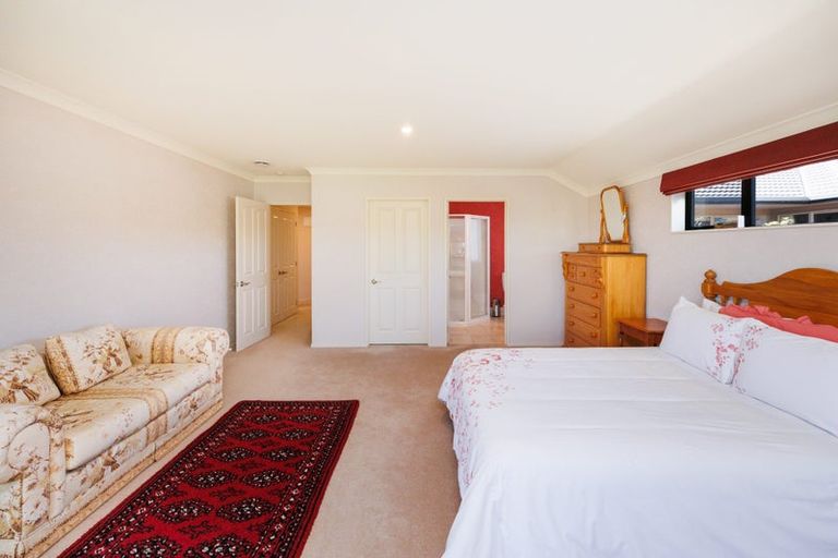 Photo of property in 23 Johnstone Drive, Fitzherbert, Palmerston North, 4410