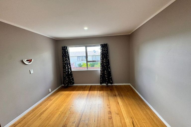 Photo of property in 1/149 View Road, Sunnyvale, Auckland, 0612