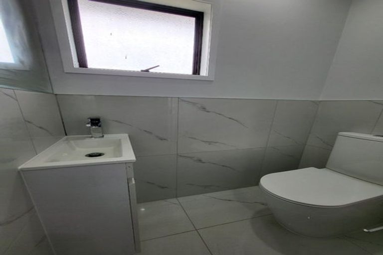 Photo of property in 19 Kapiti Place, Sunnynook, Auckland, 0620