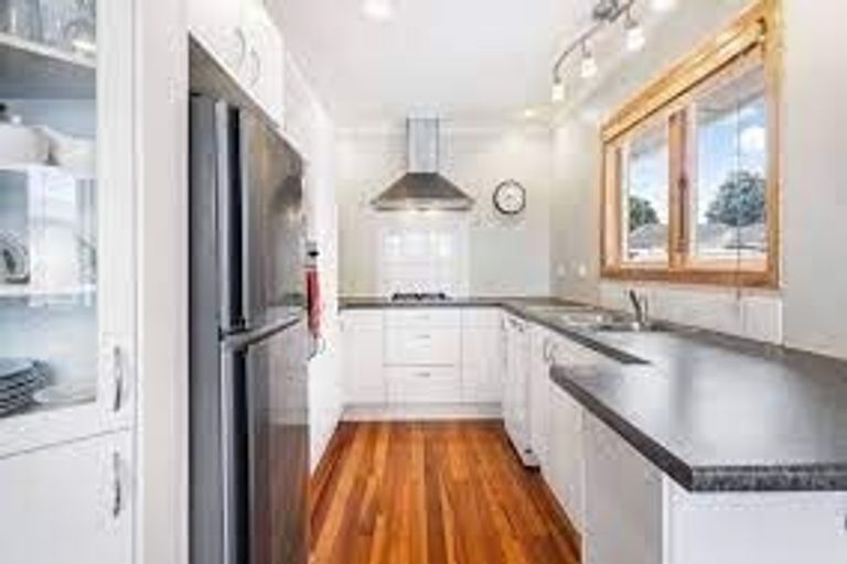 Photo of property in 43 Neil Avenue, Te Atatu Peninsula, Auckland, 0610