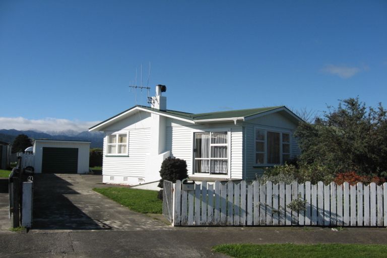 Photo of property in 10 Norrie Street, Levin, 5510