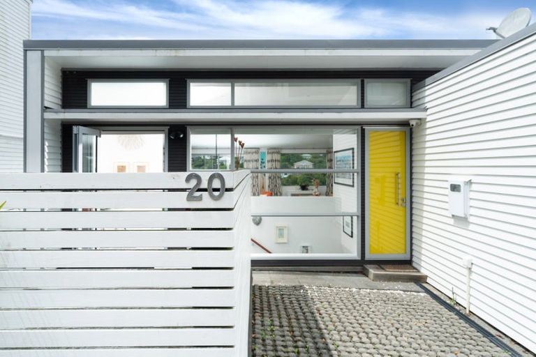 Photo of property in 20 Tiketike Way, Brooklyn, Wellington, 6021