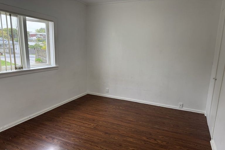 Photo of property in 31 Newington Road, Henderson, Auckland, 0612