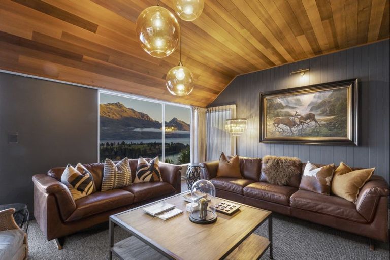 Photo of property in 10 Peregrine Place, Queenstown, 9300