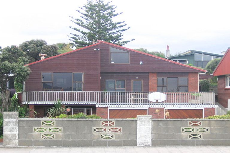 Photo of property in 76 Marine Parade, Paraparaumu Beach, Paraparaumu, 5032