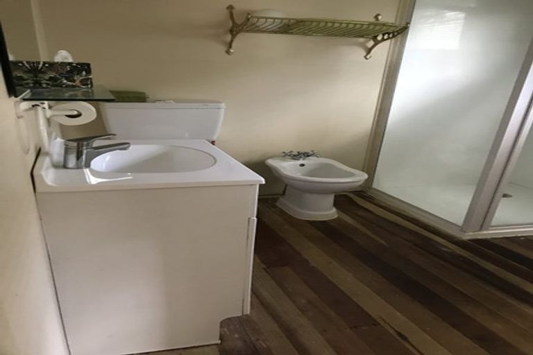 Photo of property in 11 Roberts Road, Te Atatu South, Auckland, 0610