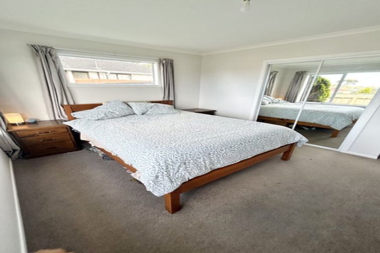 Photo of property in 15 Loasby Crescent, Newlands, Wellington, 6037