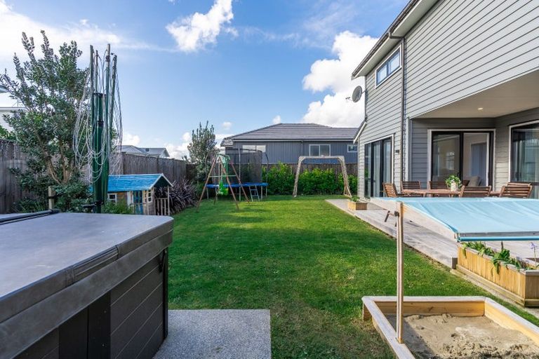 Photo of property in 2 Taikura Avenue, Red Beach, 0932