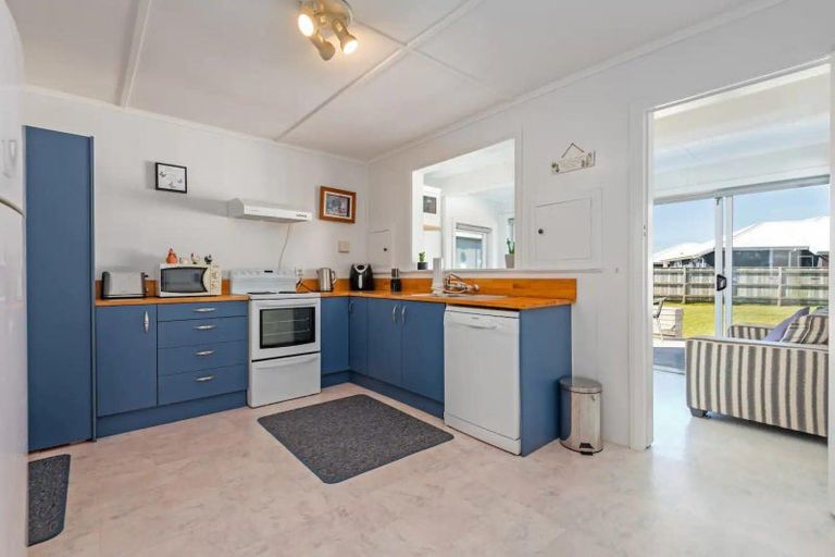 Photo of property in 81 Seabury Avenue, Foxton Beach, Foxton, 4815