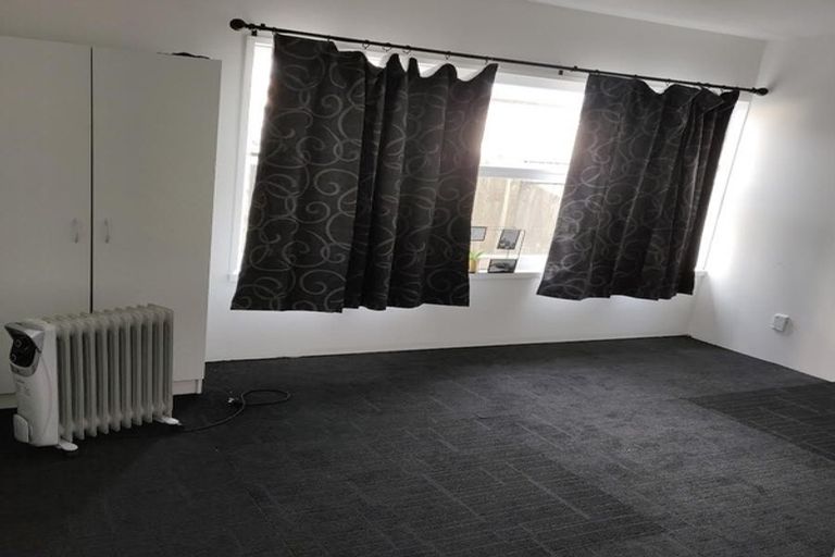 Photo of property in 118a Hutchinson Avenue, New Lynn, Auckland, 0600