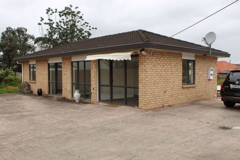 Photo of property in 10 Hill Crescent, New Lynn, Auckland, 0600