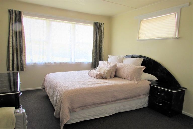 Photo of property in 13 Driver Crescent, Cannons Creek, Porirua, 5024
