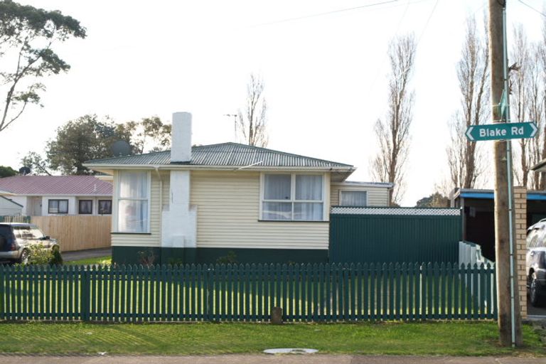 Photo of property in 79 Blake Road, Mangere East, Auckland, 2024