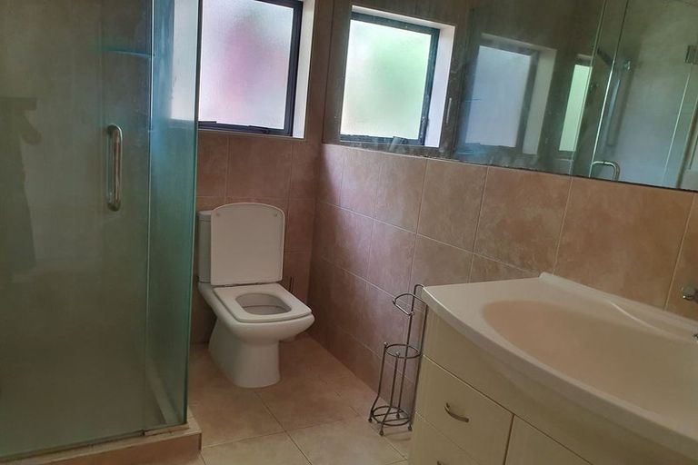 Photo of property in 52b Royal View Road, Te Atatu South, Auckland, 0610