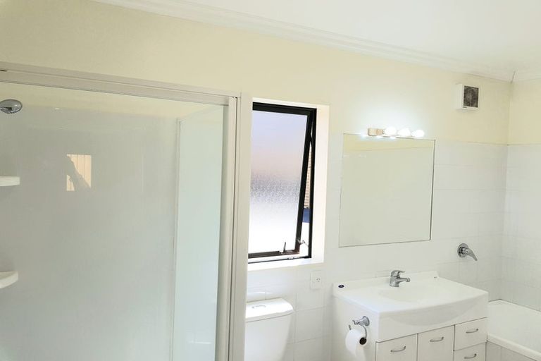 Photo of property in 60 Futuna Close, Karori, Wellington, 6012