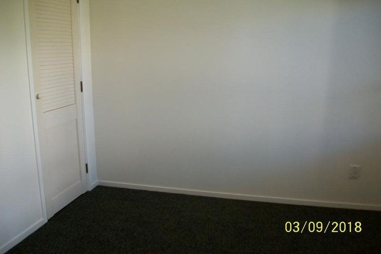 Photo of property in 2/19a Ribblesdale Road, Henderson, Auckland, 0612