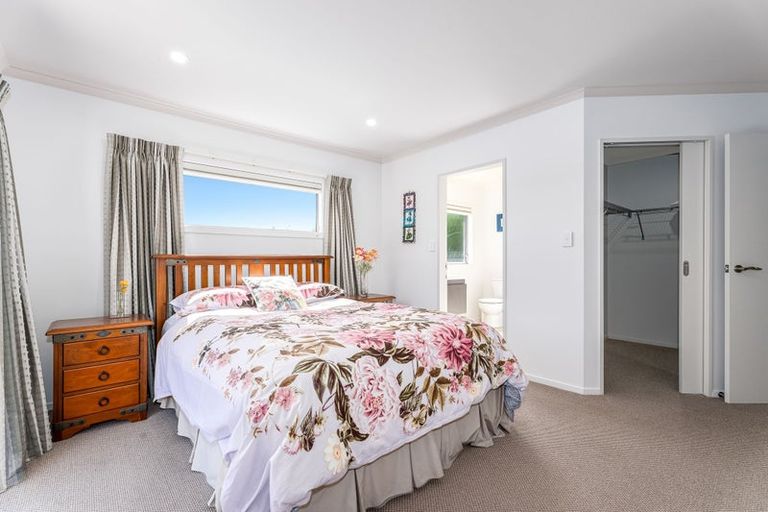Photo of property in 19 Tongariro Drive, Aotea, Porirua, 5024