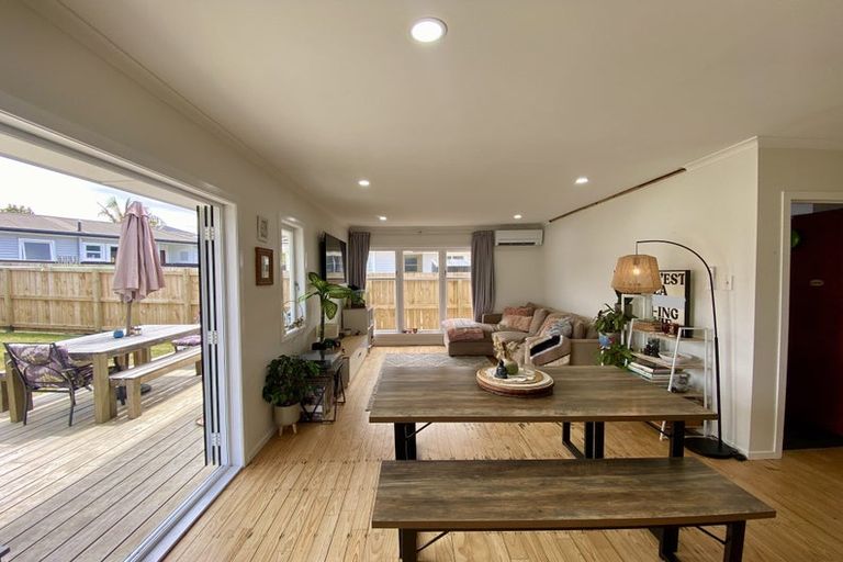 Photo of property in 43a Taikata Road, Te Atatu Peninsula, Auckland, 0610