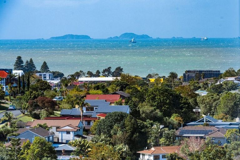 Photo of property in 4/737 East Coast Road, Browns Bay, Auckland, 0630