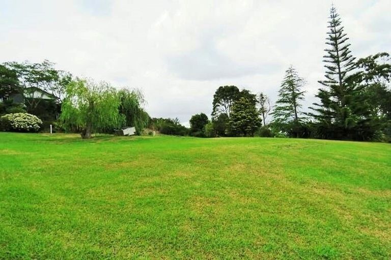 Photo of property in 327 Kaipara Road, Papakura, 2582