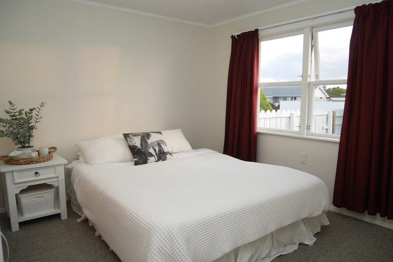 Photo of property in 21 Mazengarb Road, Paraparaumu Beach, Paraparaumu, 5032