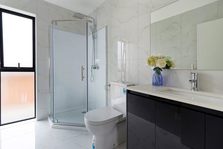 Photo of property in 4035f Great North Road, Glen Eden, Auckland, 0602