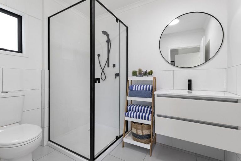 Photo of property in 10 Cottonwood Place, Kawakawa Bay, Papakura, 2585