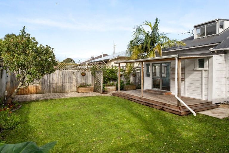 Photo of property in 295 Aberdeen Road, Gisborne, 4010