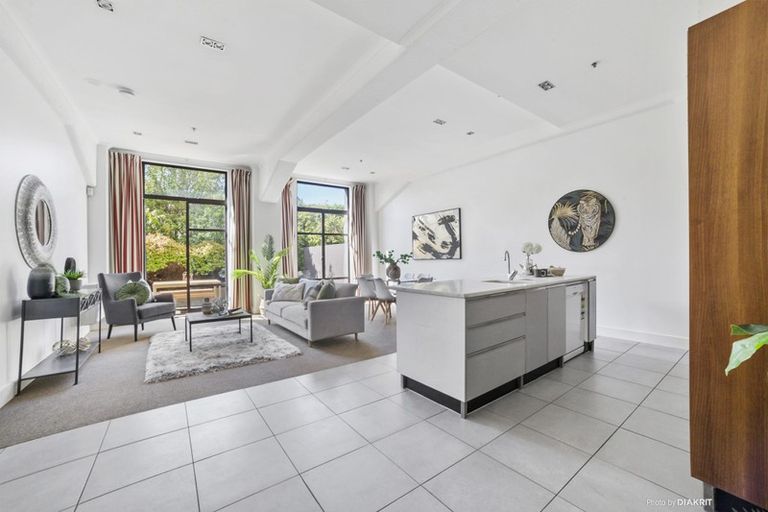 Photo of property in Augusta Apartments, 5/254 Willis Street, Te Aro, Wellington, 6011