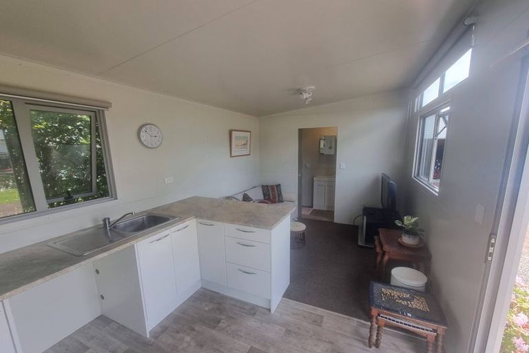 Photo of property in 8 Sandspit Road, Waiuku, 2123