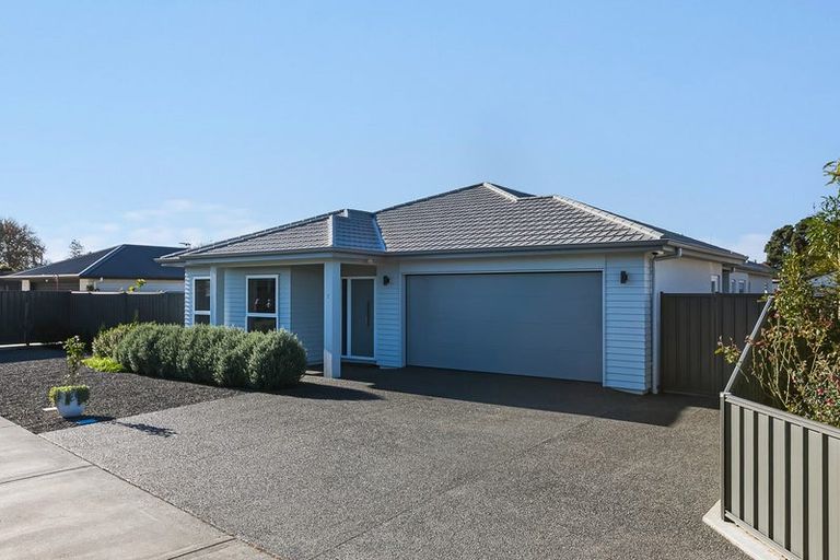 Photo of property in 7 Willow Brook Place, Clive, 4102