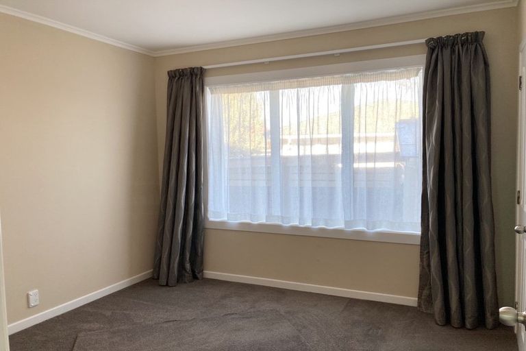 Photo of property in 14 Fairdene Avenue, Henderson, Auckland, 0610