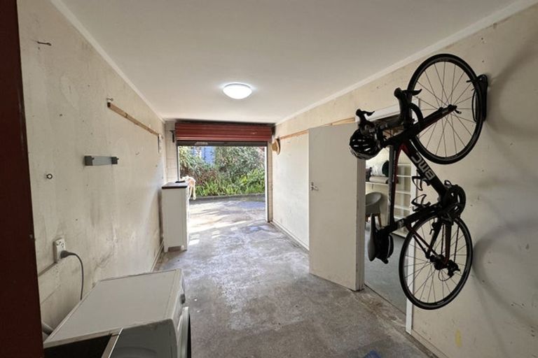 Photo of property in 2/111 Eskdale Road, Birkdale, Auckland, 0626