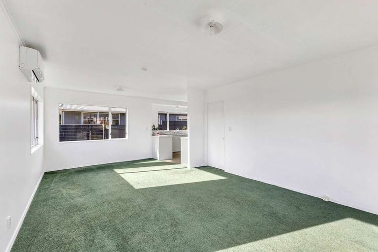 Photo of property in 1/58 Riversdale Drive, Merrilands, New Plymouth, 4312