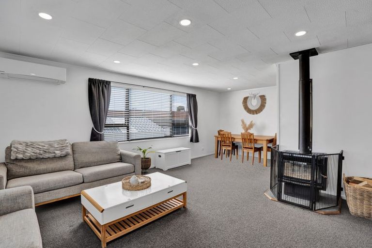 Photo of property in 16 Ngahere Street, Inglewood, 4330