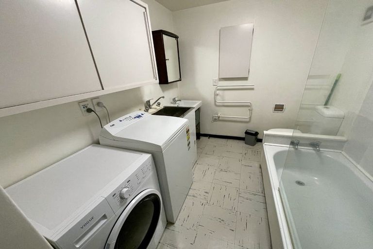 Photo of property in Mansfield Towers, 1 Grant Road, Thorndon, Wellington, 6011