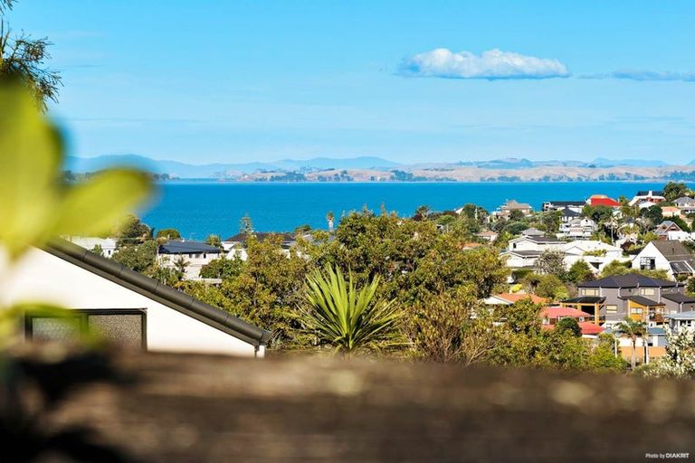 Photo of property in 1/65 Arran Road, Browns Bay, Auckland, 0630