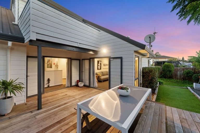 Photo of property in 2/8 Phillip Parade, Forrest Hill, Auckland, 0620