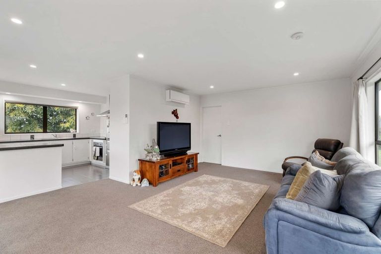 Photo of property in 13 Seaview Rise, Waiuku, 2123