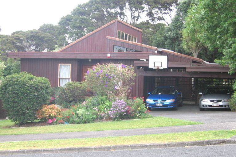 Photo of property in 13 Hiwihau Place, Glenfield, Auckland, 0629