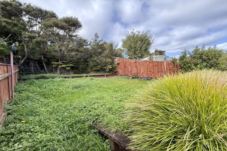 Photo of property in 17a Castle Crescent, Stokes Valley, Lower Hutt, 5019